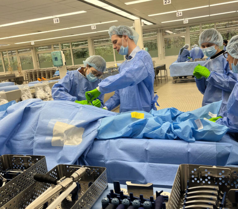 Le Dr ROGER au workshop sur la prothèse de hanche. Bruxelles 23 novembre 2024.