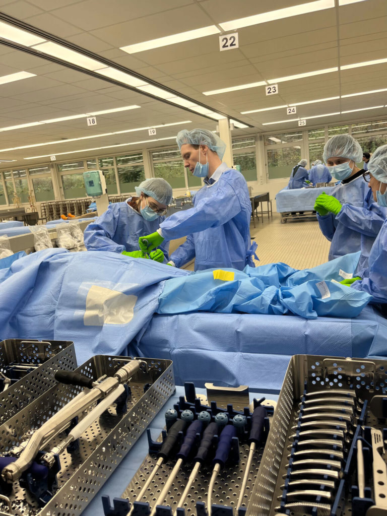 Le Dr ROGER au workshop sur la prothèse de hanche. Bruxelles 23 novembre 2024.